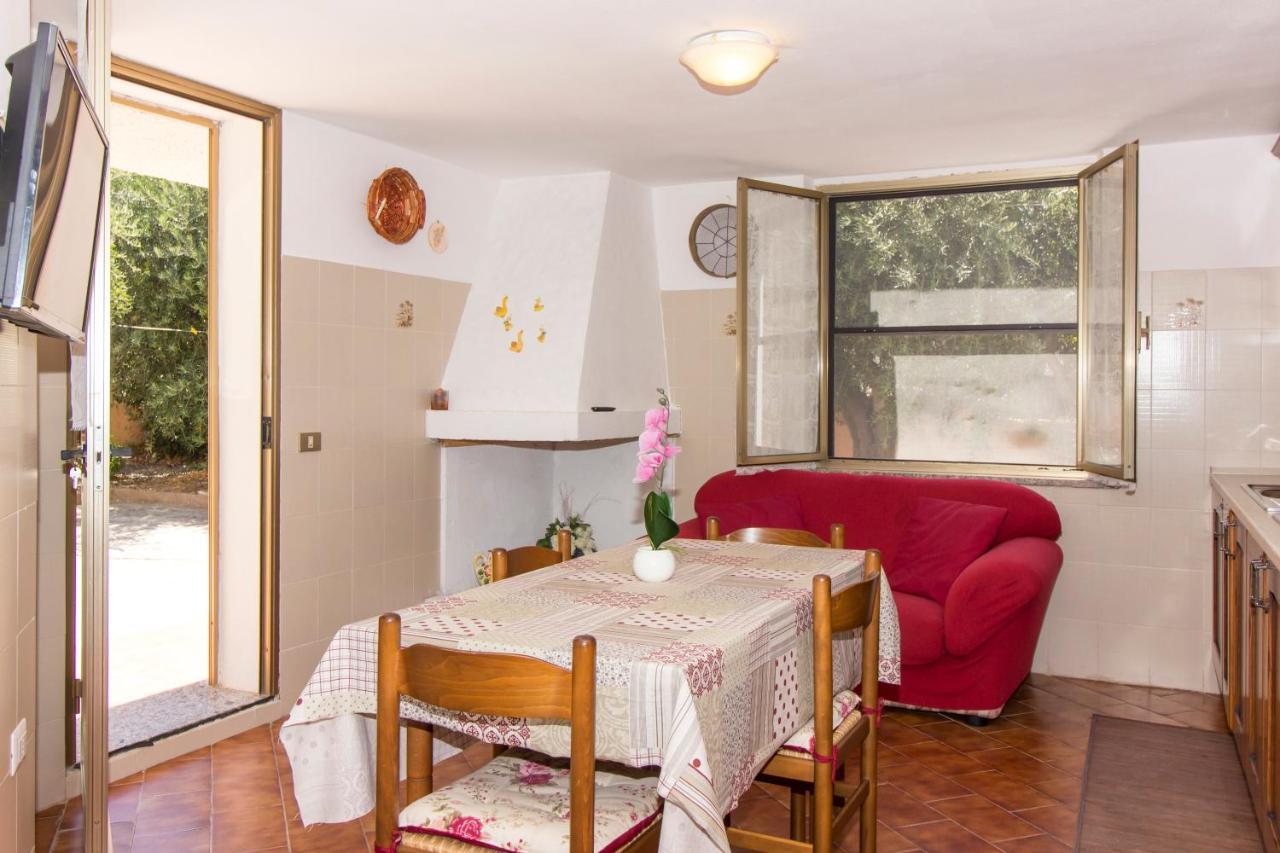 Appartamenti In Villa Con Ampio Giardino Esterno Posada  Exteriér fotografie
