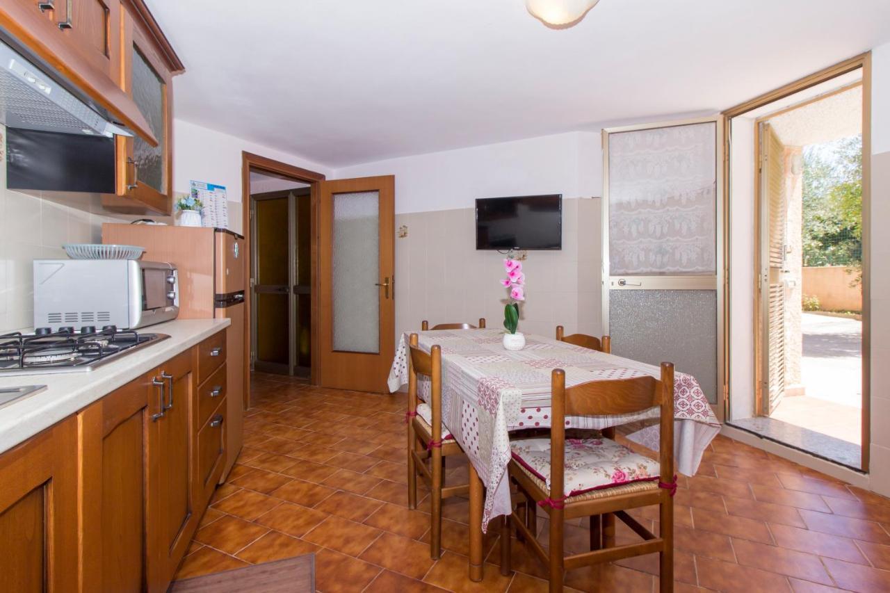 Appartamenti In Villa Con Ampio Giardino Esterno Posada  Exteriér fotografie