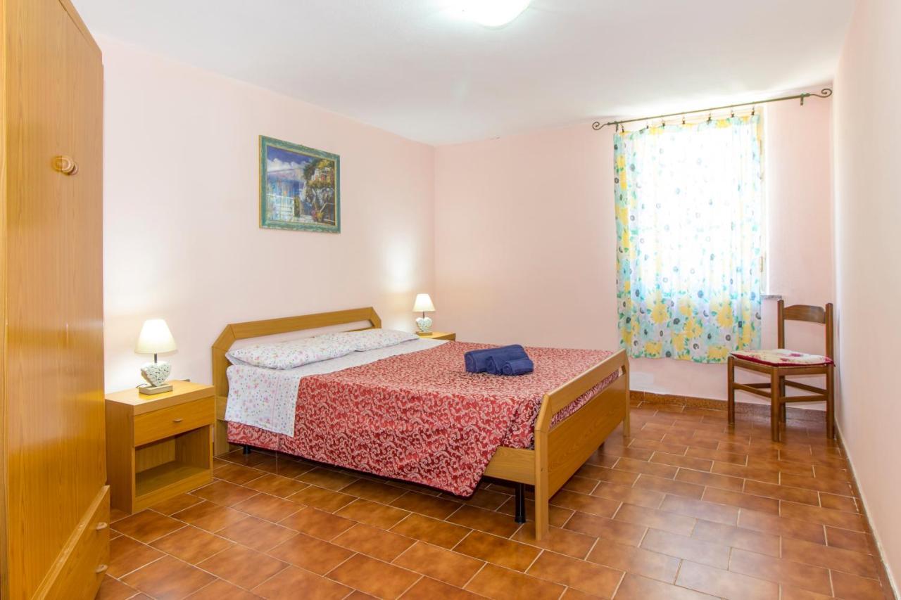 Appartamenti In Villa Con Ampio Giardino Esterno Posada  Exteriér fotografie
