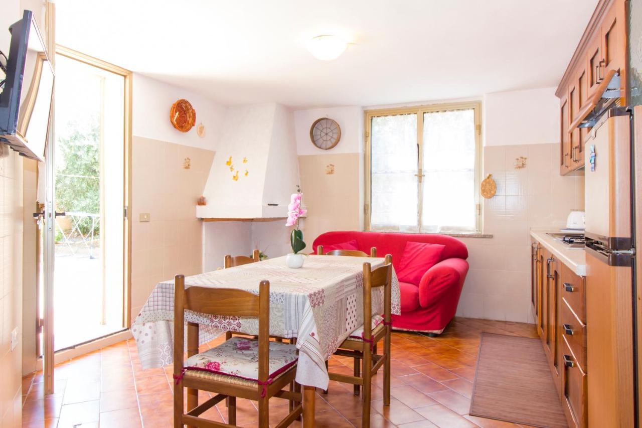 Appartamenti In Villa Con Ampio Giardino Esterno Posada  Exteriér fotografie