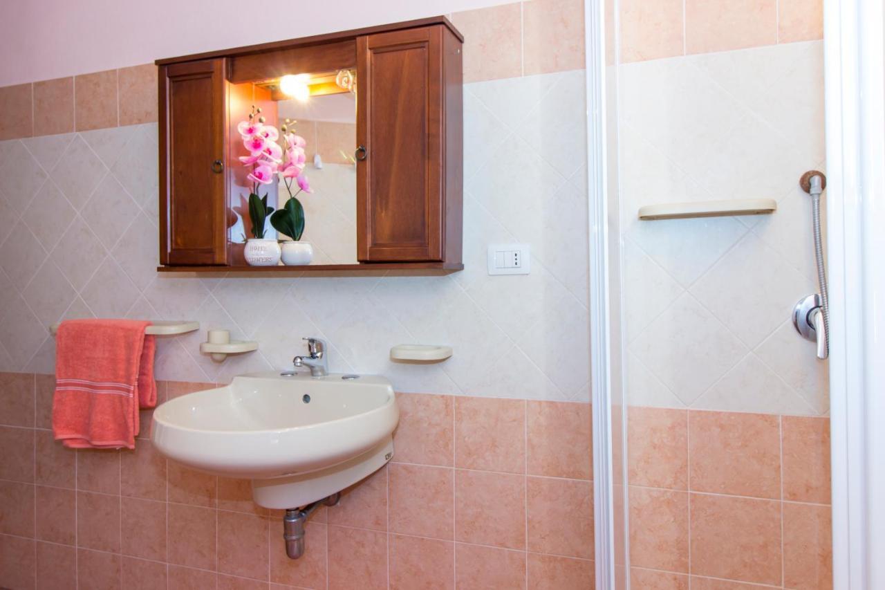 Appartamenti In Villa Con Ampio Giardino Esterno Posada  Exteriér fotografie