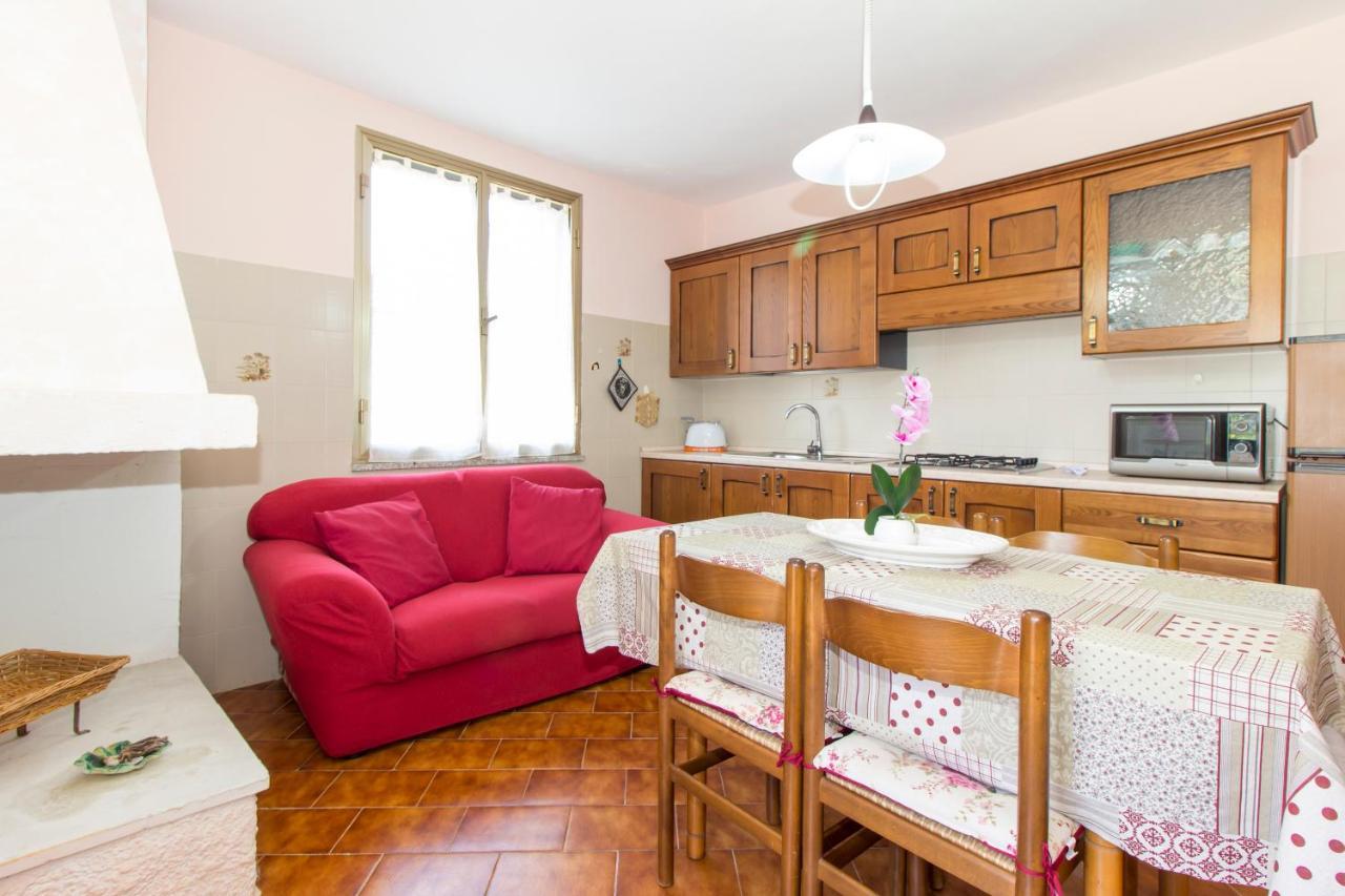 Appartamenti In Villa Con Ampio Giardino Esterno Posada  Exteriér fotografie