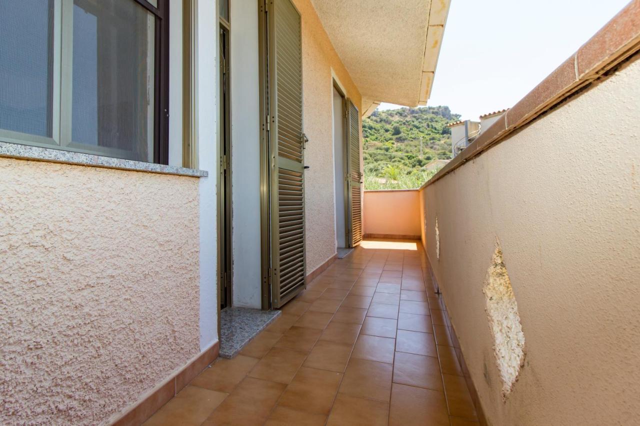 Appartamenti In Villa Con Ampio Giardino Esterno Posada  Exteriér fotografie