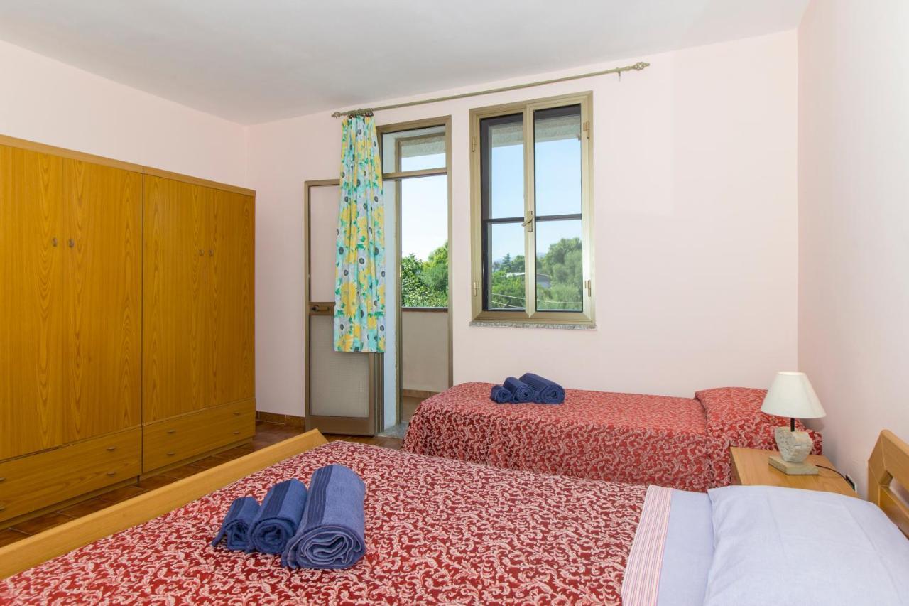 Appartamenti In Villa Con Ampio Giardino Esterno Posada  Exteriér fotografie