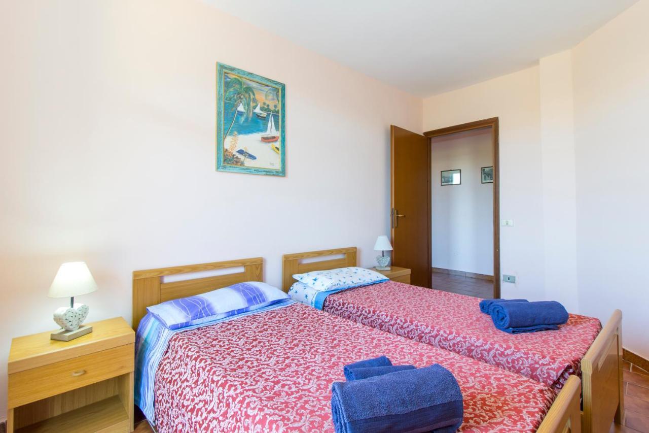 Appartamenti In Villa Con Ampio Giardino Esterno Posada  Exteriér fotografie